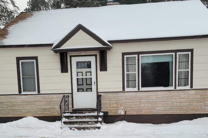 Cheerful 2 Bedroom Home Away From Home - Ironwood