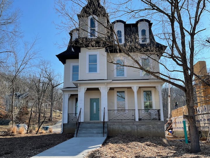 The Victorian Of Castlewood - Eureka