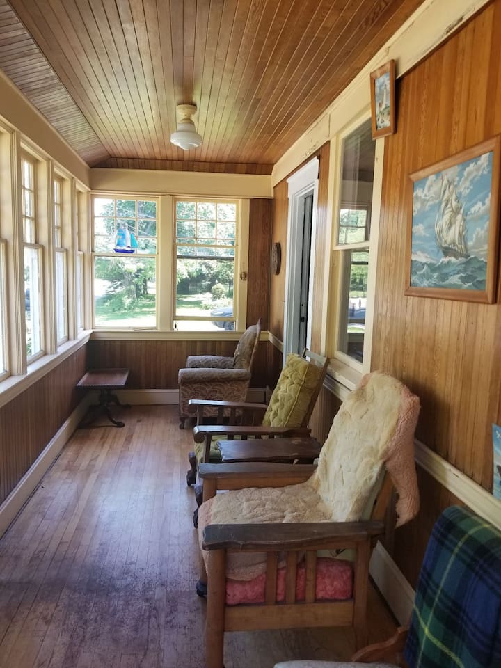 Spacious Two-bedroom Unit.  Sun Porch And Patio - Saint John, Nova Brunsvic, Canada