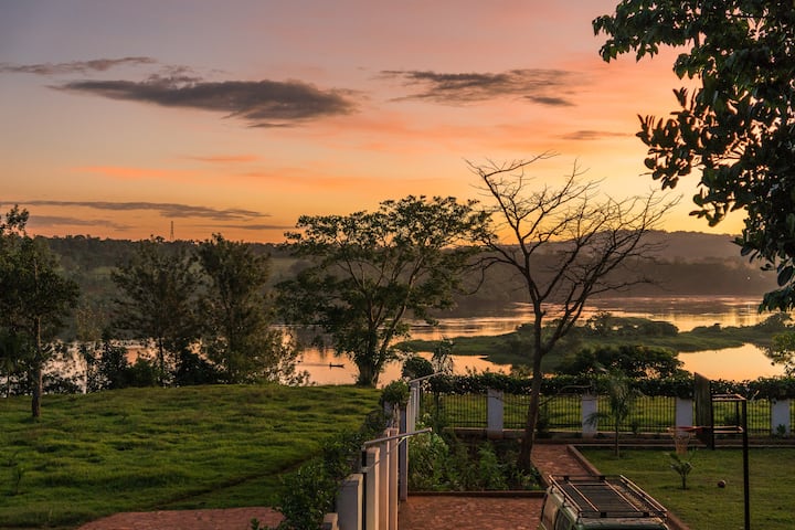 The Shine Guesthouse - Jinja, On Nile River - Uganda