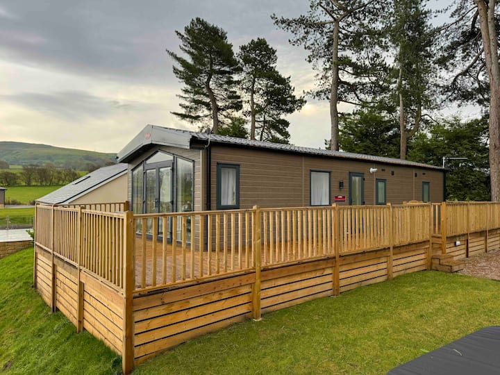 Two Neighboring Luxury Lodges - Pendle View - Clitheroe
