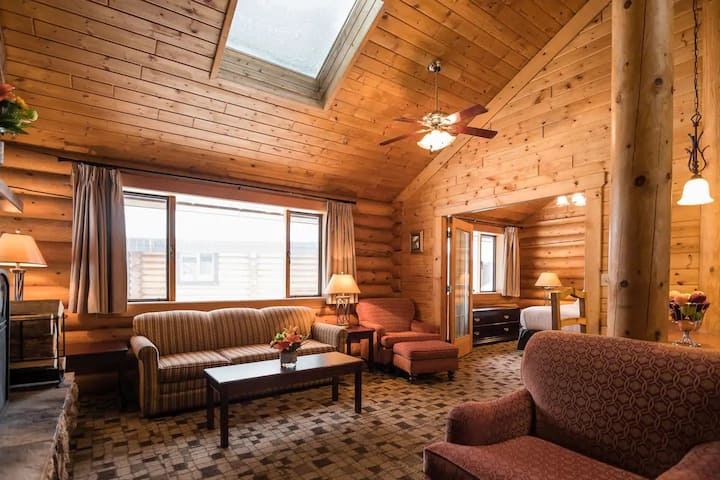 Deluxe One Bedroom Log Cabin - Alberta