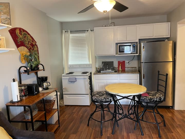 Orient Xpress- Private 1 Bedroom With Sleeper Sofa - Midland, TX