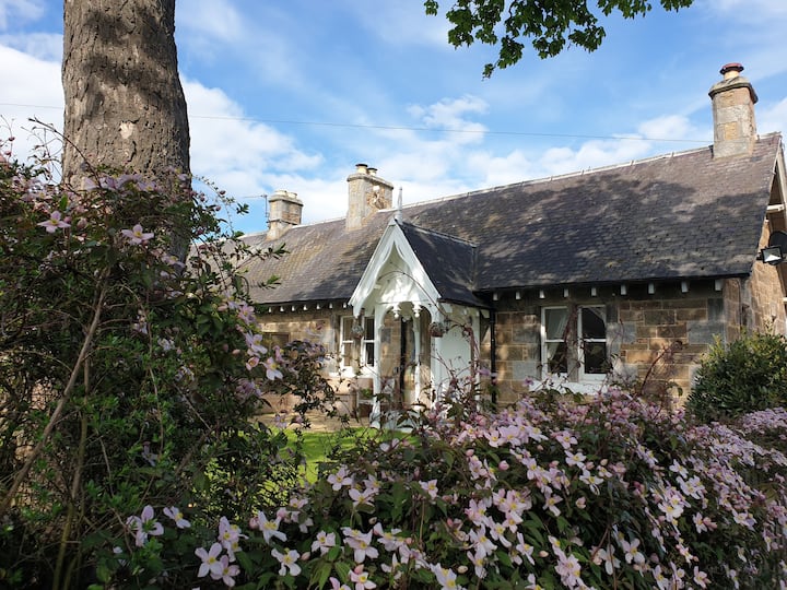 Traditional Cottage - Wood Burner & Private Garden - East Lothian Council