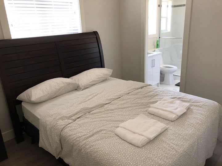 B: One Bedroom Private Suite - Richmond