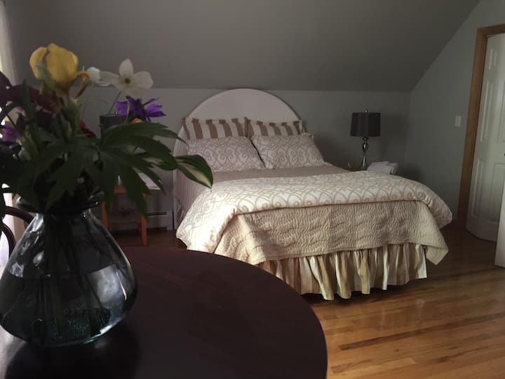 Mi Casita Rm#1 (1 Queen Bed) W/additional Twin Bed - Lee, MA