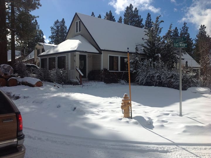 Cute Eagle Point Cottage, Close To Everything!! - Big Bear, CA