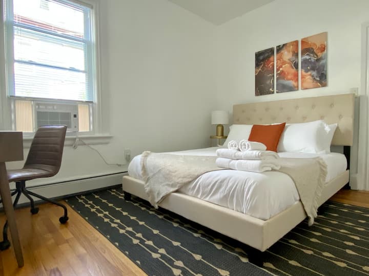 Beautiful Bedroom In A Great Location (No Parking) - Providence, RI