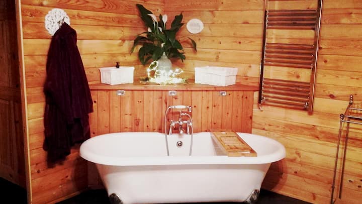 Woodland Setting Luxury Cosy Romantic Cabin - Hampshire