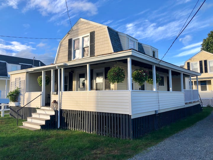 Cottage On Quiet Dead End St 1 Min To The Beach! - Hampton Beach, NH