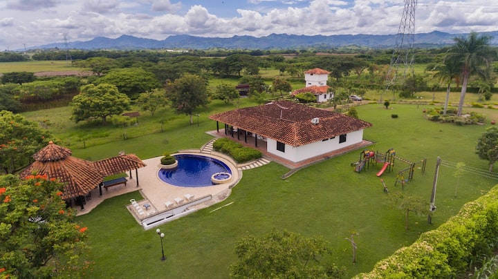 Casa De Campo La Victoria Valle Del Cauca/empleada - La Victoria, Colombia
