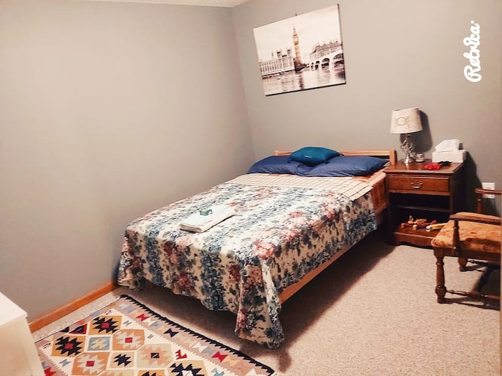 Cozy Bedroom In A Quiet Location - Knoxville