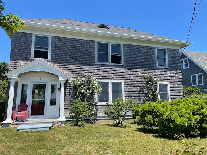 Woods Hole With Great Harbor Views - Woods Hole, MA