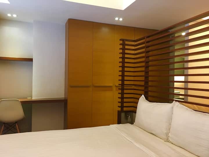 Modern Studio In Central Hong Kong- Great Location - South Island