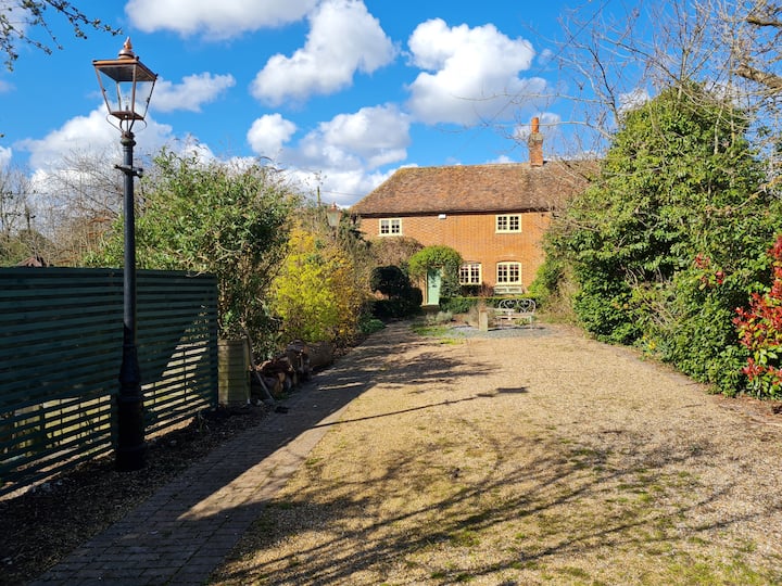 Country Cottage With Room To Chill 3 Bed With Pool - Faversham