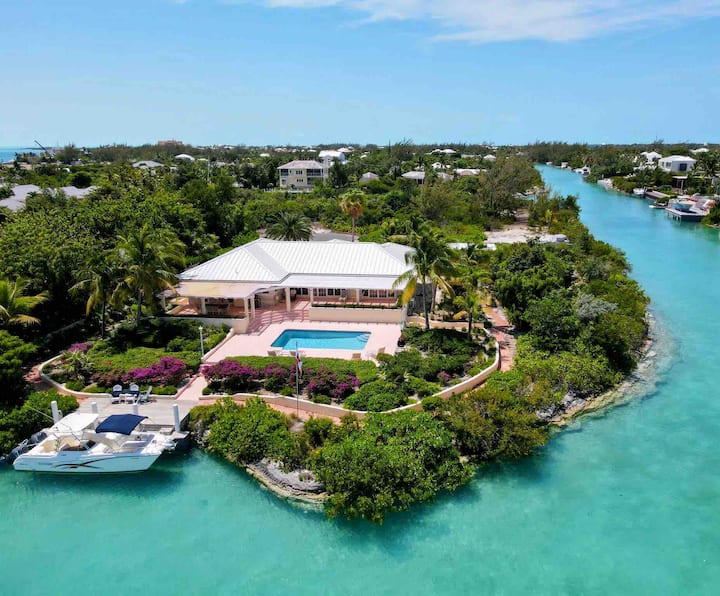 Langley - Caribbean Style Waterfront Villa - Turks and Caicos Islands