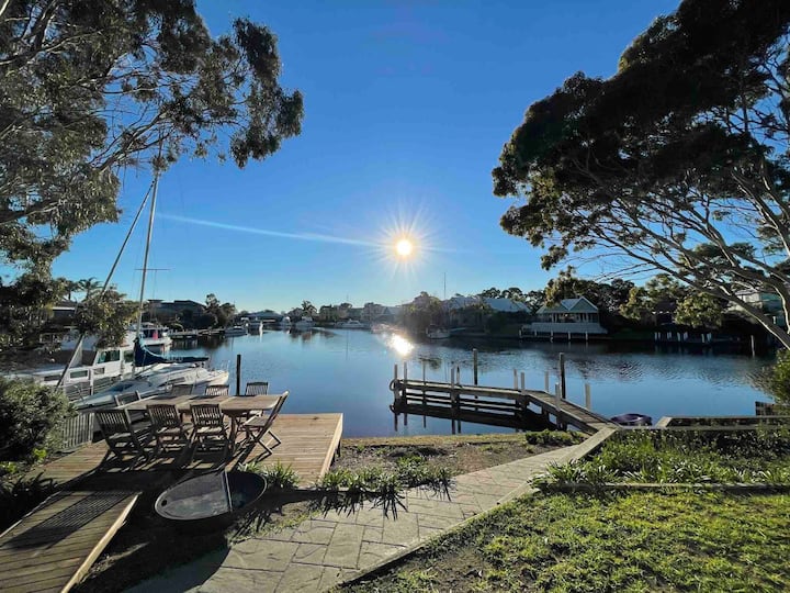 Luxury Waterfront Escape With View / Private Jetty - Paynesville