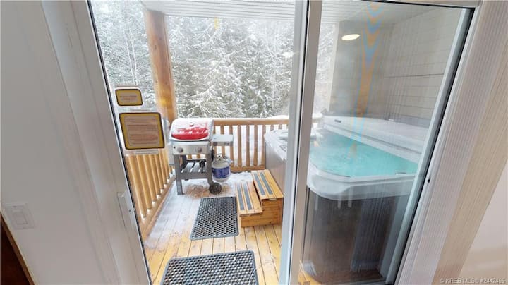 Ski-in Condo With Private Hot Tub - Fernie
