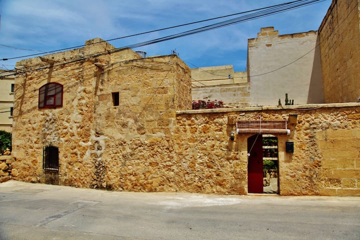 'Mandy' Gozo Farmhouse - Malta