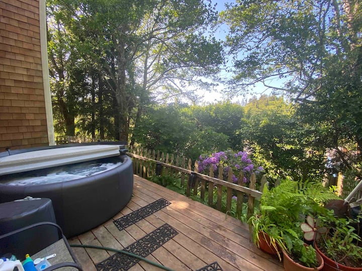 Private Hottub, Dog Friendly, King Size Bed - Tillamook, OR