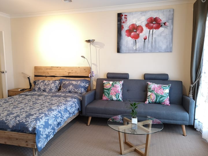 Cozy And Private Unit*2* In Point Cook - Point Cook
