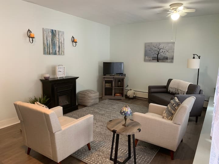Cozy 1 Bedroom Apt. With Indoor Fireplace. - Southwick Beach State Park, Henderson