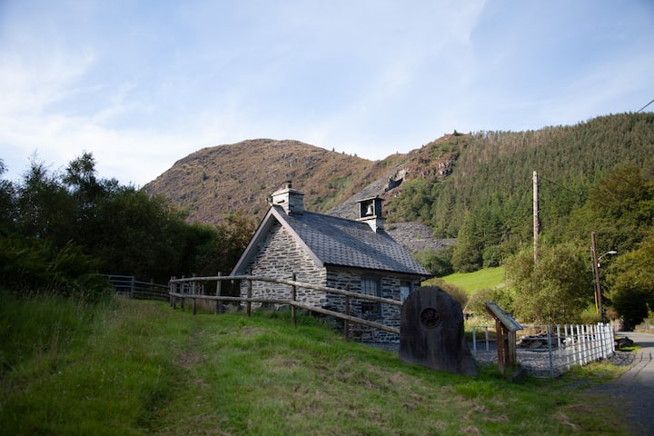 The Bell House-an Amazing Space Near Corris. - マッキンレー