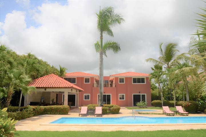 Middle Of Everything - Golf Villa With Cave - Punta Cana