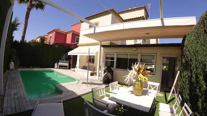 Homerez - Spacious Villa For 8 Ppl. With Swimming-pool And Garden At Tomares - Coria del Río