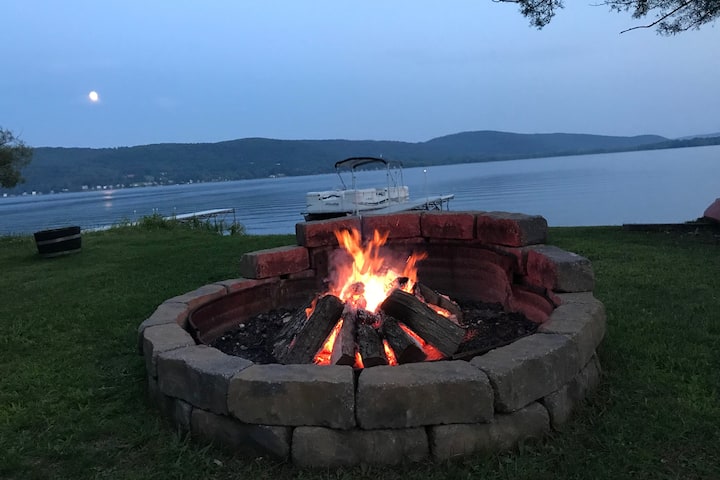 "Camp Moonshine" Cooperstown Lakefront Cottage - Cooperstown, NY