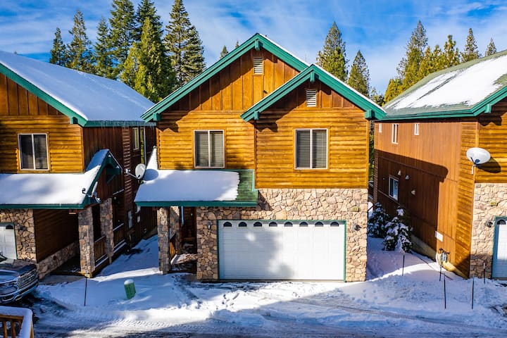 Paradise Pines- Modern Townhouse, Great Amenities! - Shaver Lake, CA