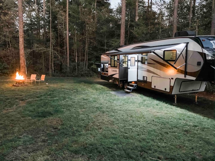 Glamping + Hot Tub!!
7 Min From Downtown Rock Hill - Rock Hill, SC