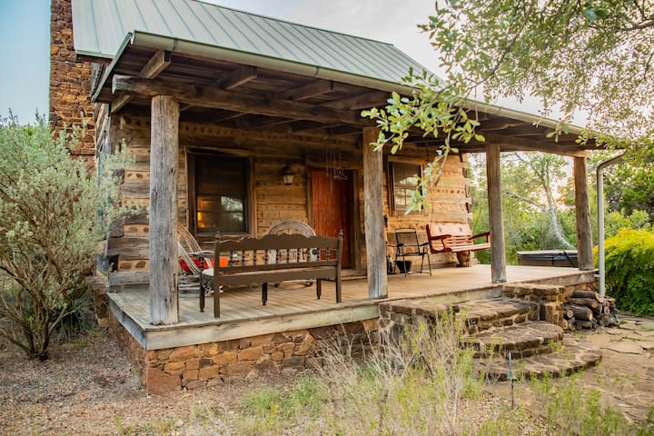 Hill Country Cabin - Dripping Springs, TX