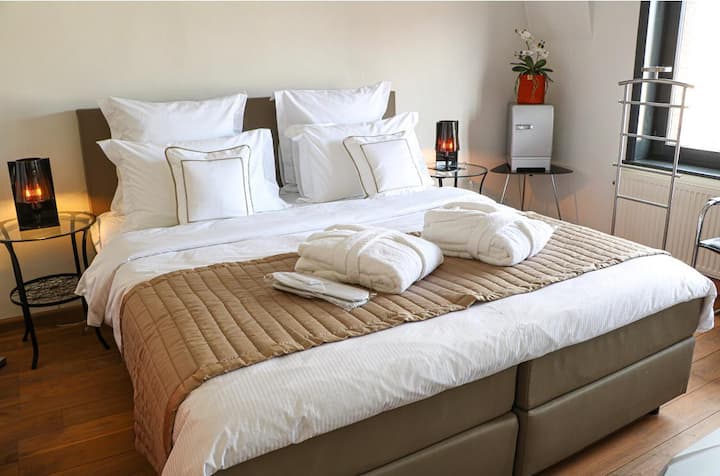 Villa High Standard With A Luxury Bedroom - Wemmel
