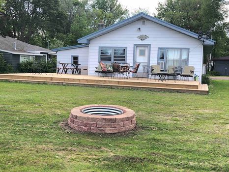 Horseshoe Lake, Gowen airbnb, hotels and vacation rentals