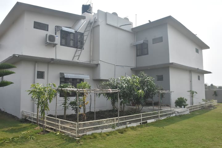 R K Home Stay - Holiday Home Near Bhopal - Sehore