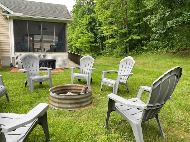 Perfect Getaway Near Rrg With Hot Tub And Fire Pit - Irvine, KY