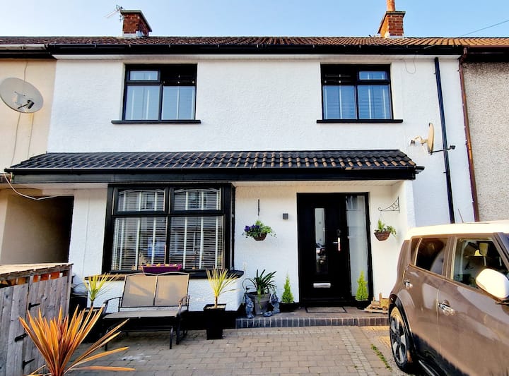 Colourful Cosy Home Finaghy, Tourism Ni Approved - Belfast