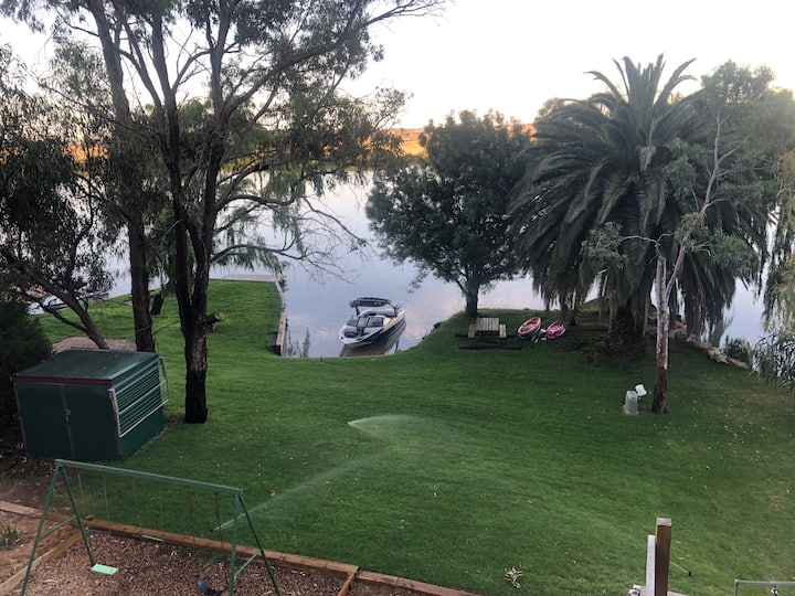 River Bend Retreat - Holiday Home Rental - Tailem Bend