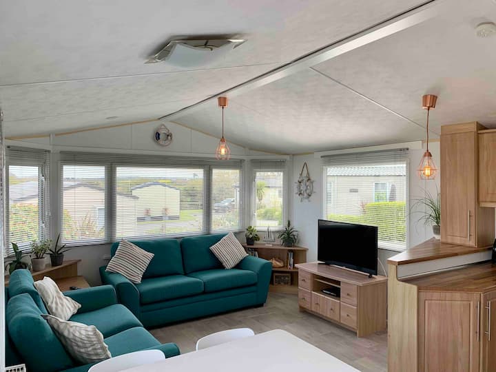 Delightful Holiday Static Lodge For Up To 6 Guests - Mawgan Porth