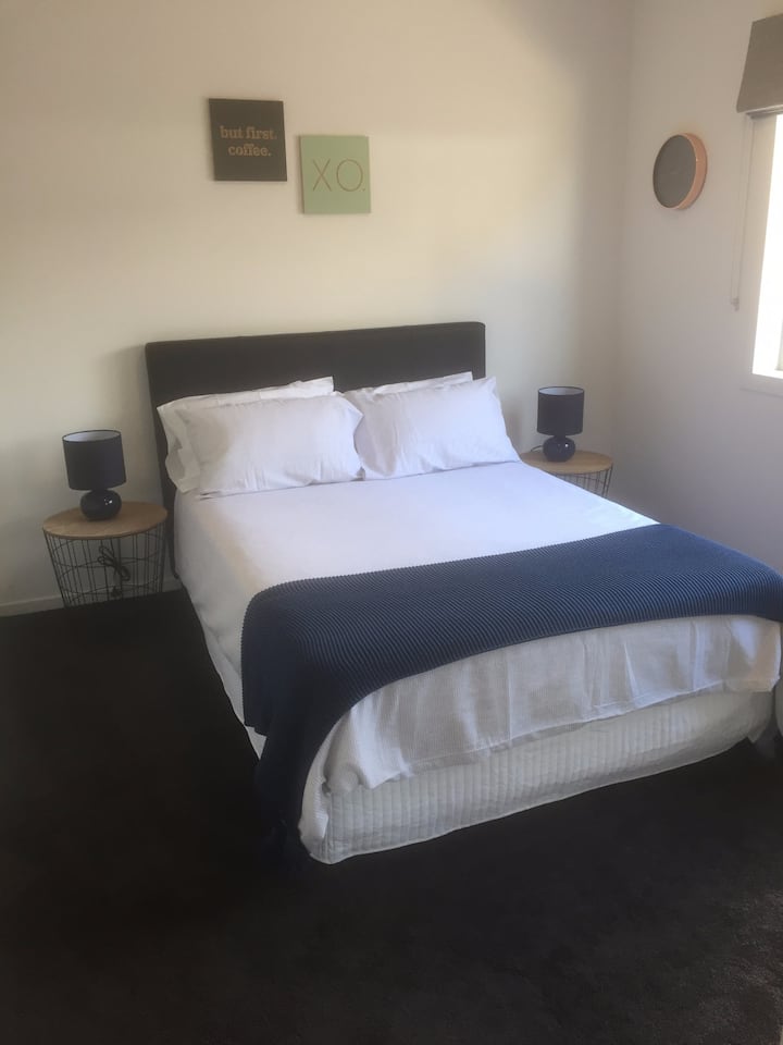 Private Room With Second Bedroom As A Sitting Room - Canberra