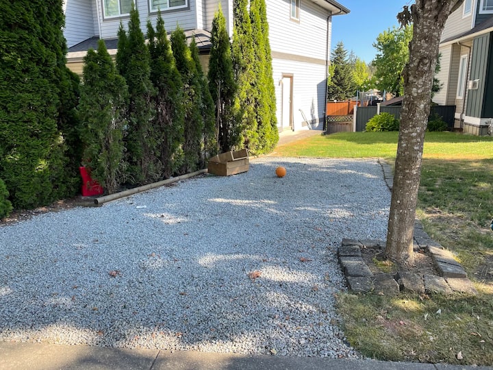 Driveway For Trailer. Hookups Electricity & Water - Maple Ridge