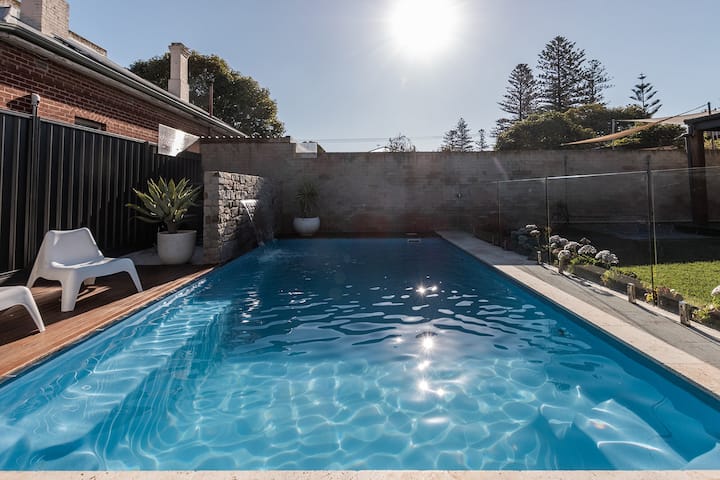 Luxury Bungalow On Pier - Heated Pool & Pets Welcome - Adelaide