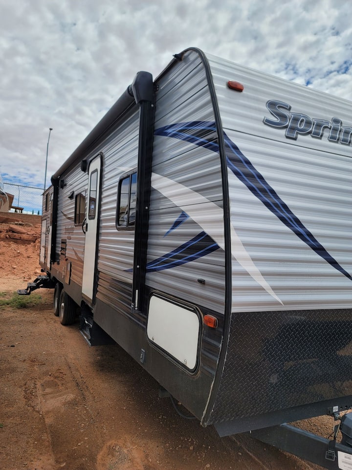 Springdale Camper 34ft Long Can Sleep Up To 6. - Lac Powell