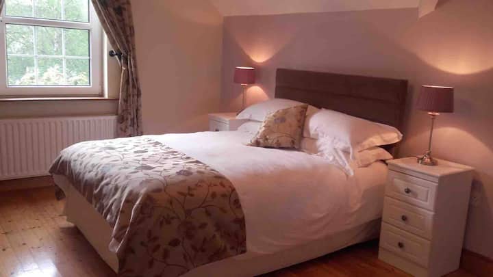 En-suite Double Room In A Comfortable, Quiet House - Ennis