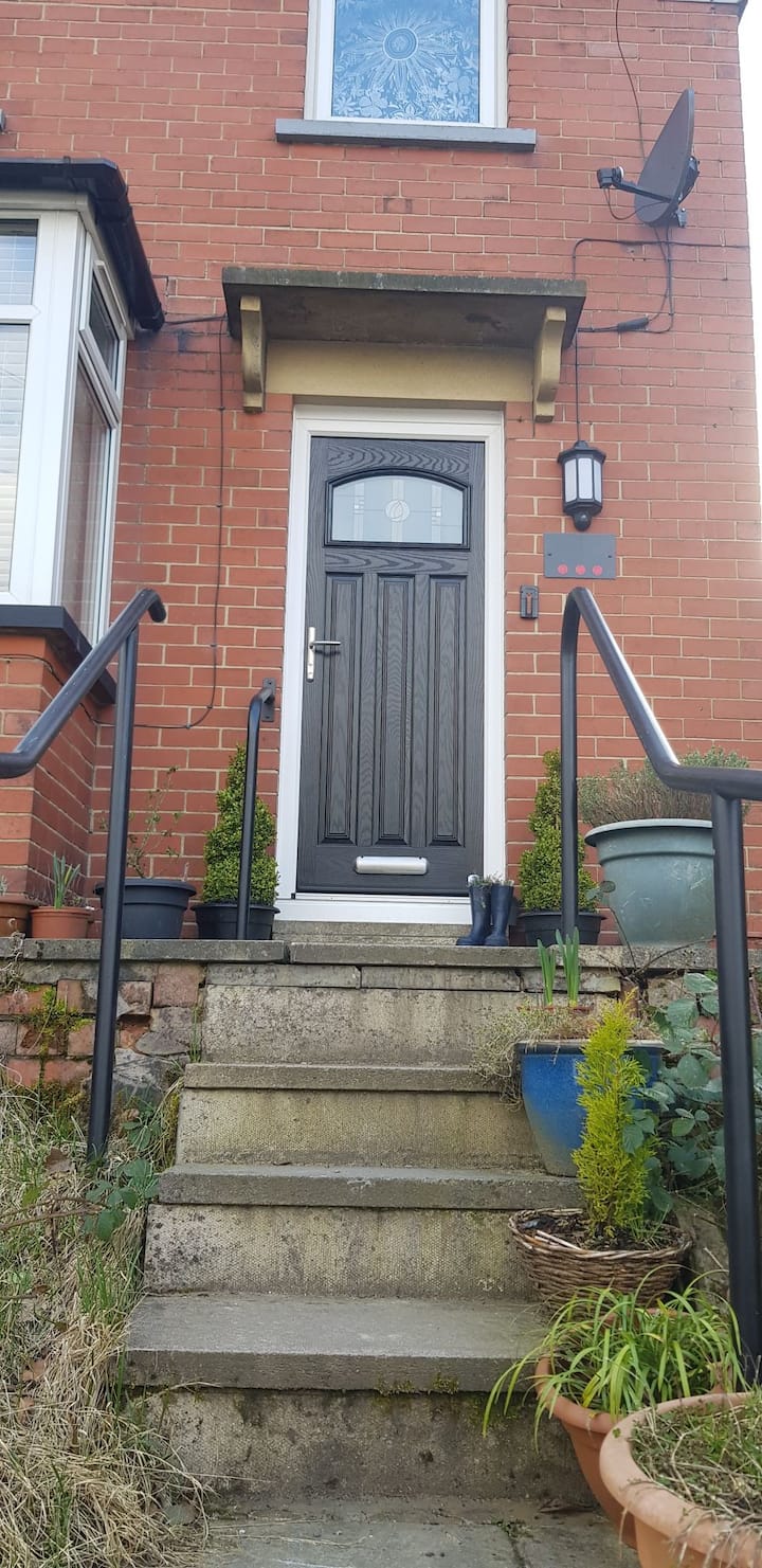 Cheerful, Full Of Character 3 Bed, Sleeps Upto 5 - Rochdale