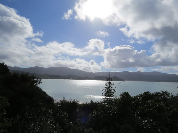 Couples Getaway With Stunning Views Of Harbour And Mountain Ranges - Coromandel
