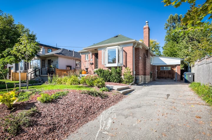 Charming Humber Bay House W Pkg And Large Pvt Yard - Mississauga
