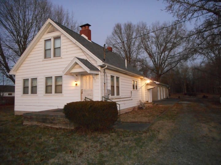 Cute Northwest-side Country Home - Evansville, IN