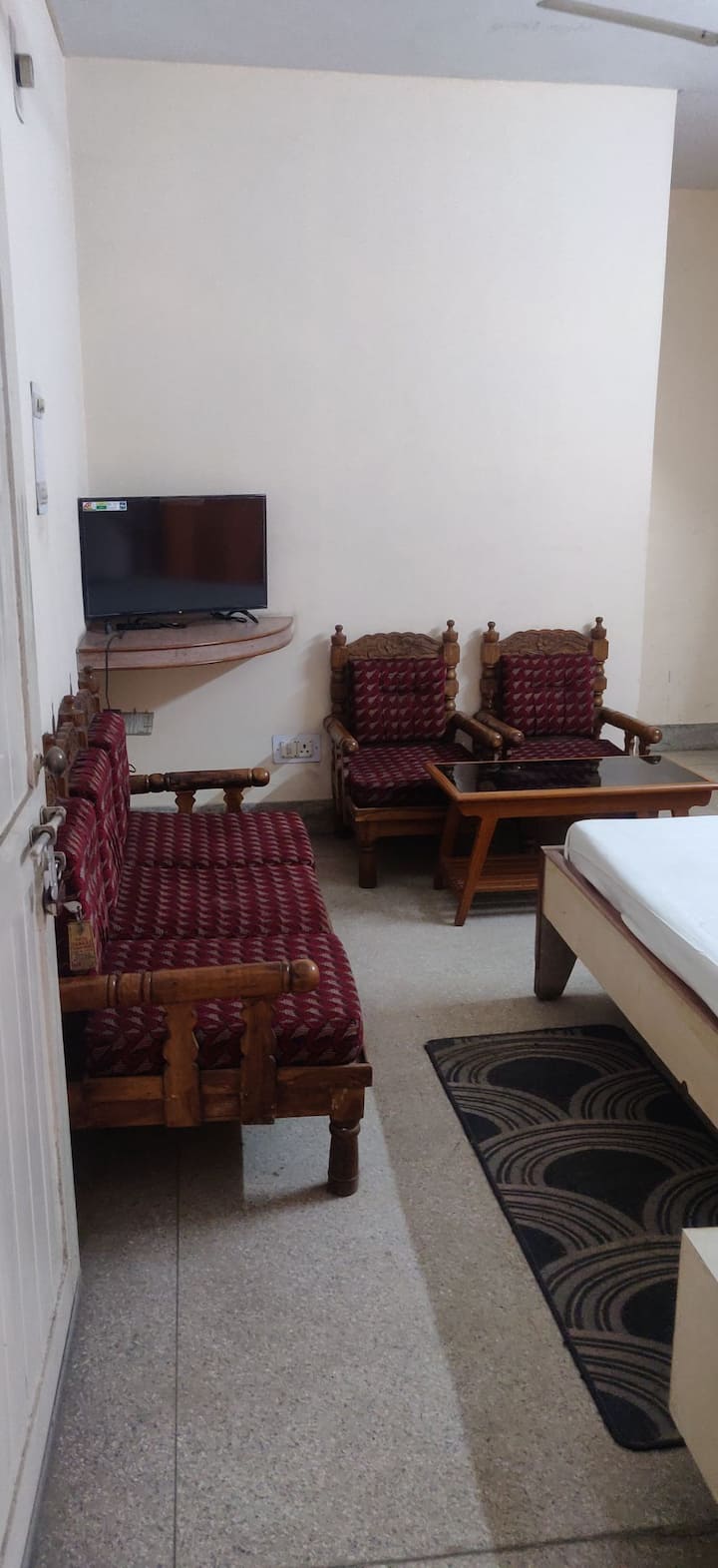 Homely Stay In A Hotel Room Near Railway Station - 加雅